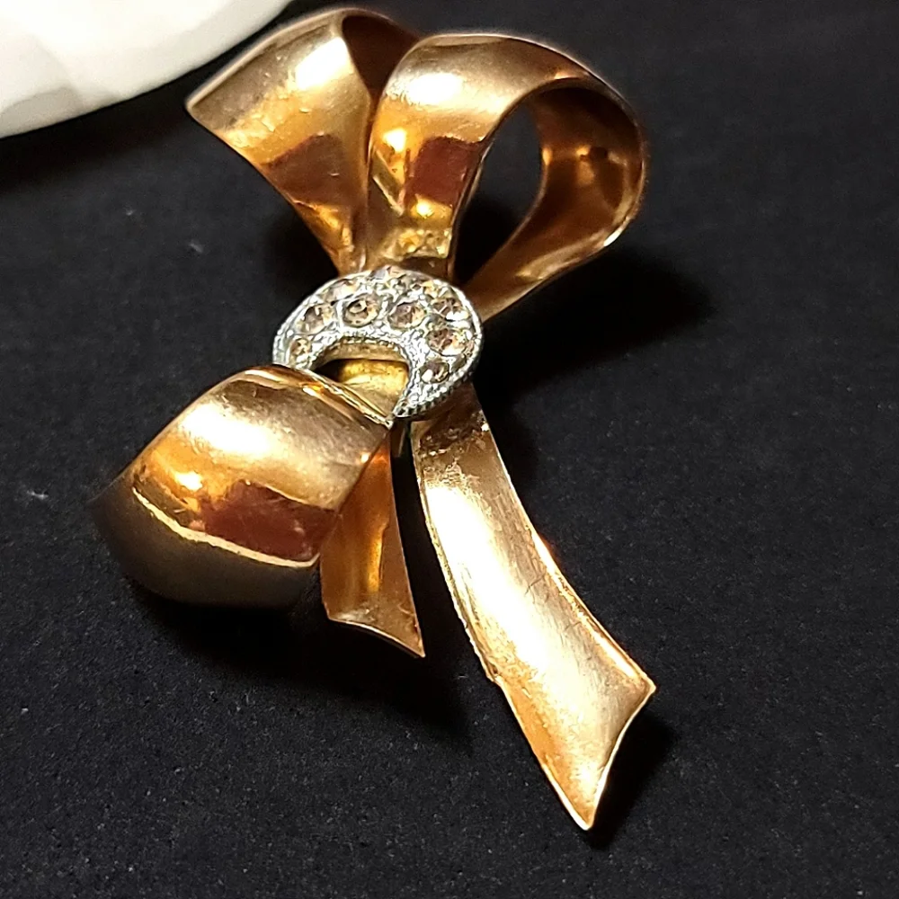 Vintage Coro Gold Tone Bow Ribbon Rhinestone Half Moon Large Brooch Pin